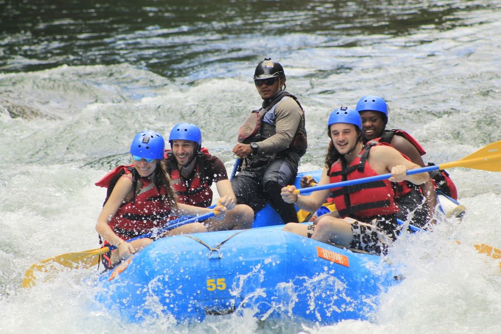 People rafting along the Pacuare River