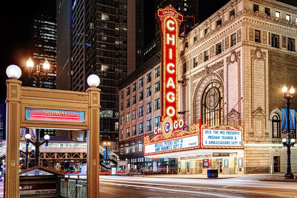 Chicago Theatre in time-lapse photography during the day.