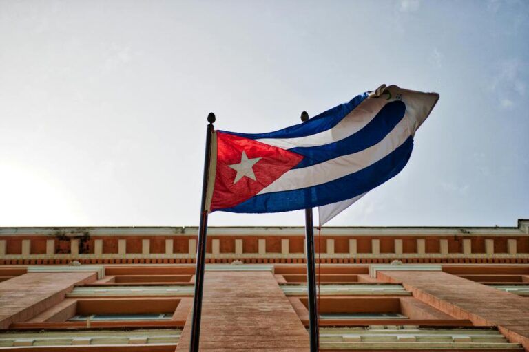 Cuba Visa (e-visa) - cuban flag