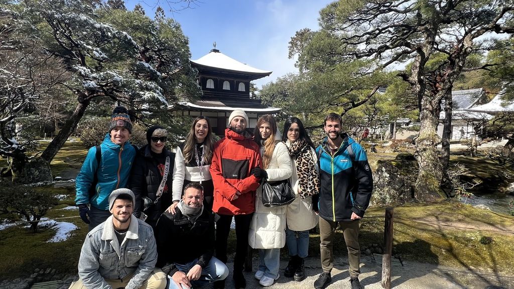 A group of young adults on an organised trip to Japan with WeRoad