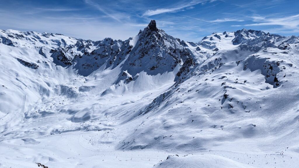 High-altitude deep snow and off-piste terrain in the French Alps, highlighting the vast ski area of the Three Valleys.