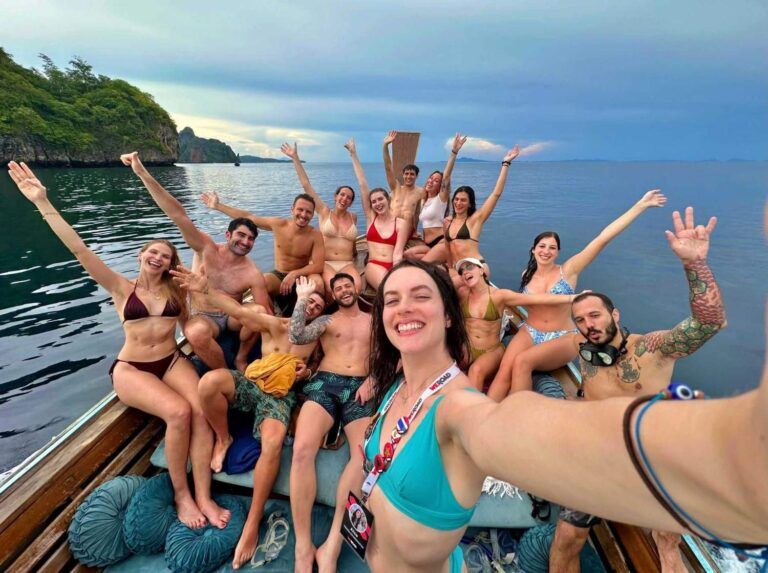 intrepid travel vs contiki vs weroad